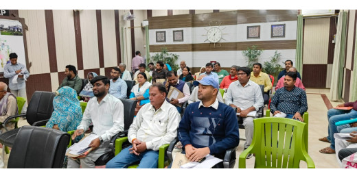 जनता दरबार में जिलाधिकारी ने 52 से अधिक मामलों का समाधान किया